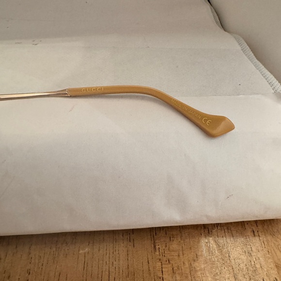 Brand new Gucci eyeglasses - Picture 3 of 4